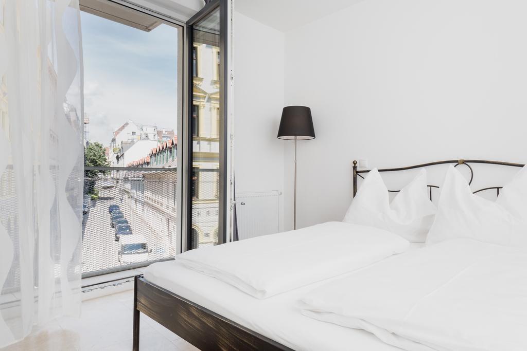 Rafael Kaiser - Paros Apartment - Contactless 24H Check-In Vienna Room photo